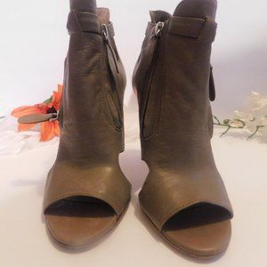 STEVEN TAUPE LEATHER HEELS